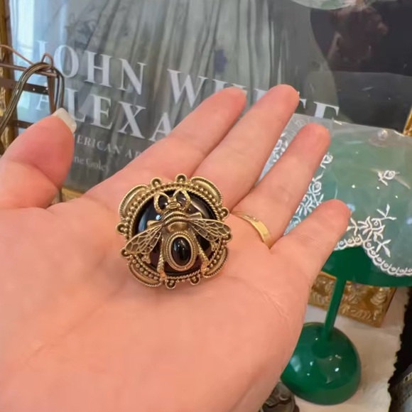 Antique Black Royal Bee Brass Ring - Picture 4 of 8